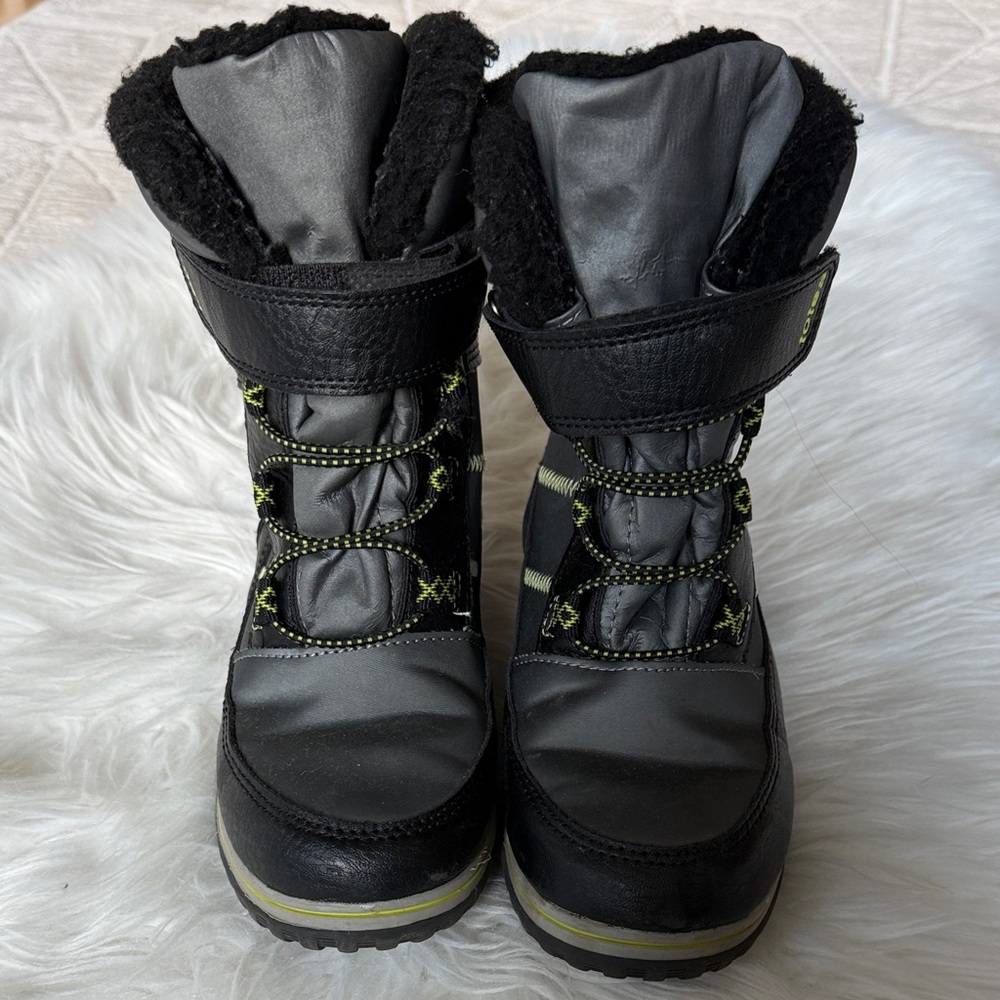 Totes Kids Black and Gray Winter Snow Boots size 3